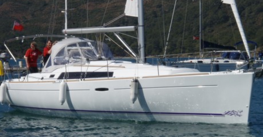 Oceanis 37