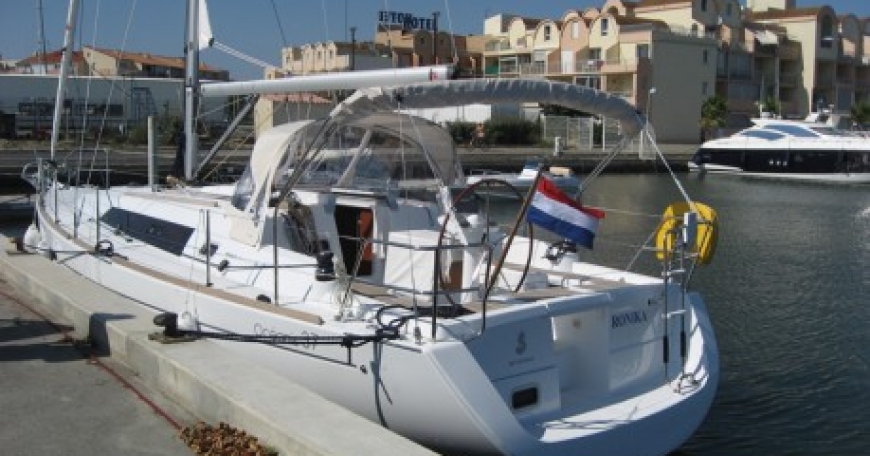 Oceanis 37